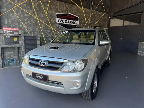 TOYOTA HILUX SW4 3.0 SRV 4X4 16V TURBO INTERCOOLER DIESEL 4P MANUAL TOYOTA HILUX SW4 3.0 SRV 4X4 16V TURBO INTERCOOLER DIESEL 4P MANUAL