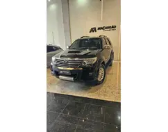 TOYOTA HILUX SW4 3.0 SRV 4X4 7 LUGARES 16V TURBO INTERCOOLER DIESEL 4P AUTOMÁTICO TOYOTA HILUX SW4 3.0 SRV 4X4 7 LUGARES 16V TURBO INTERCOOLER DIESEL 4P AUTOMÁTICO