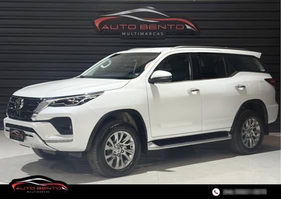 TOYOTA HILUX SW4 2.8 D-4D TURBO DIESEL SRX 4X4 AUTOMÁTICO