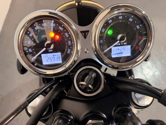 TRIUMPH-BONNEVILLE T120 1200 TRIUMPH-BONNEVILLE T120 1200-2017