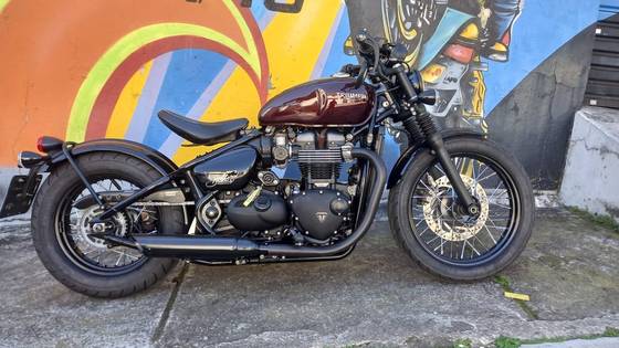 TRIUMPH BONNEVILLE BOBBER 1200 
