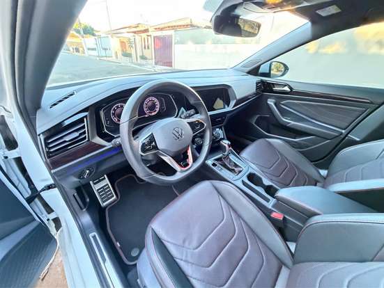 VOLKSWAGEN-JETTA-2024