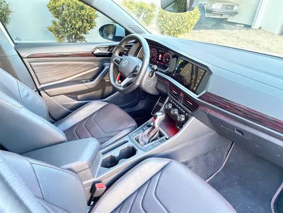 VOLKSWAGEN-JETTA-2024