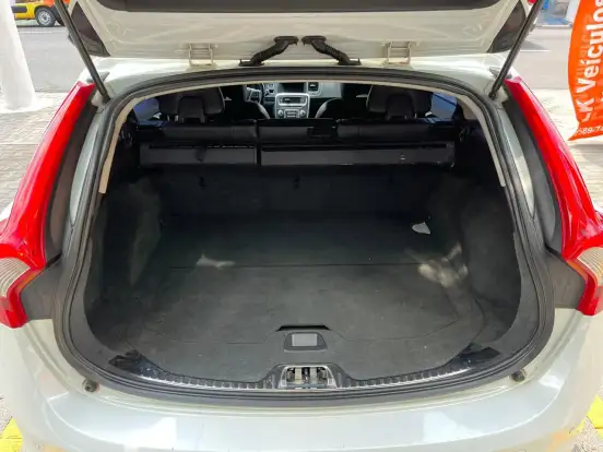 VOLVO-V60-2015