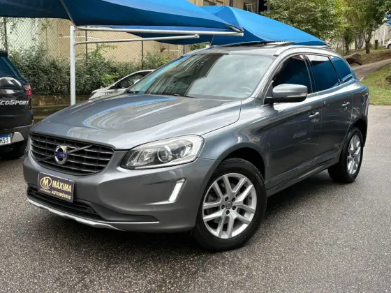 VOLVO XC60 2.4 D5 MOMENTUM DIESEL AWD 4P AUTOMÁTICO VOLVO XC60 2.4 D5 MOMENTUM DIESEL AWD 4P AUTOMÁTICO