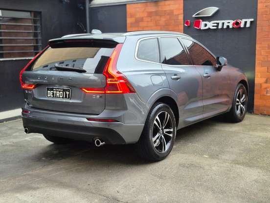 VOLVO-XC60-2018