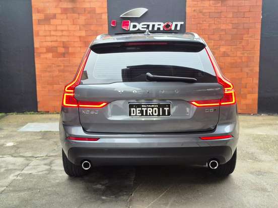 VOLVO-XC60-2018