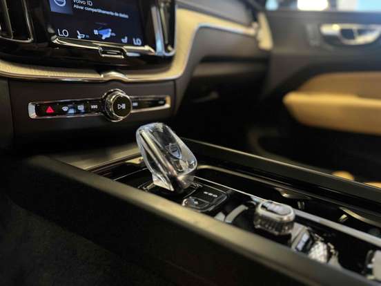 VOLVO-XC60-2019
