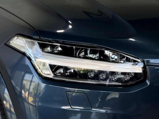 VOLVO-XC90-2021
