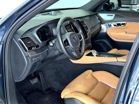 VOLVO-XC90-2021