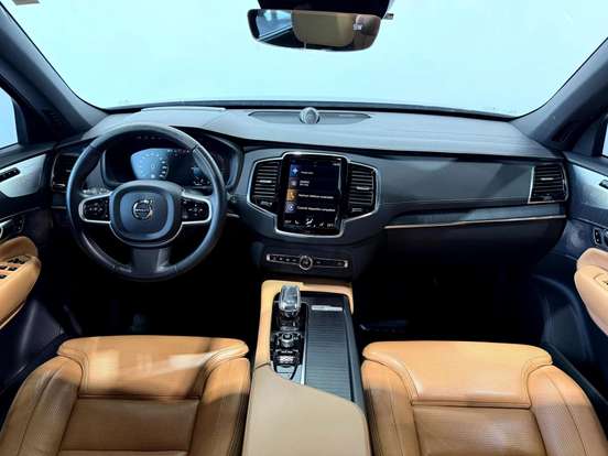 VOLVO-XC90-2021