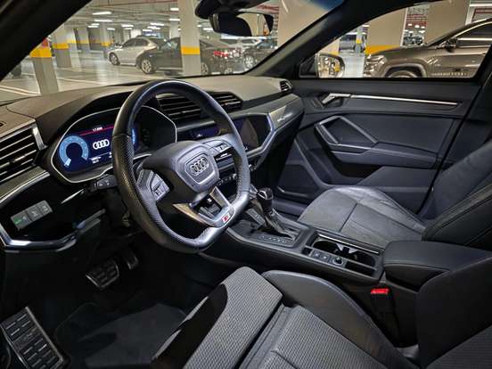AUDI-Q3-2023