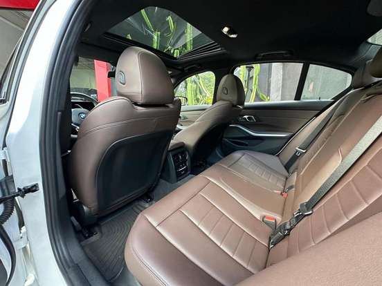 BMW-320i-2024