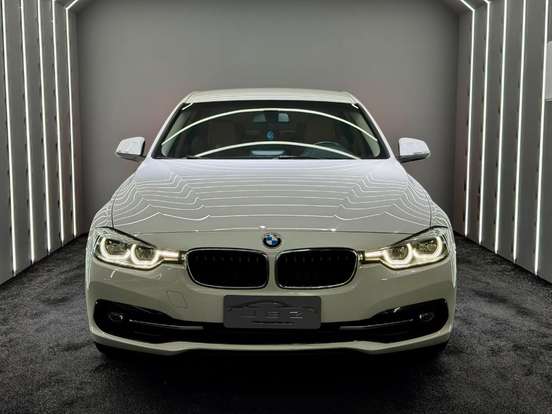 BMW-320i-2017