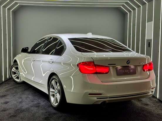 BMW-320i-2017