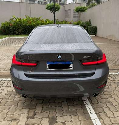 BMW-320i-2020