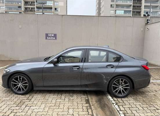 BMW-320i-2020