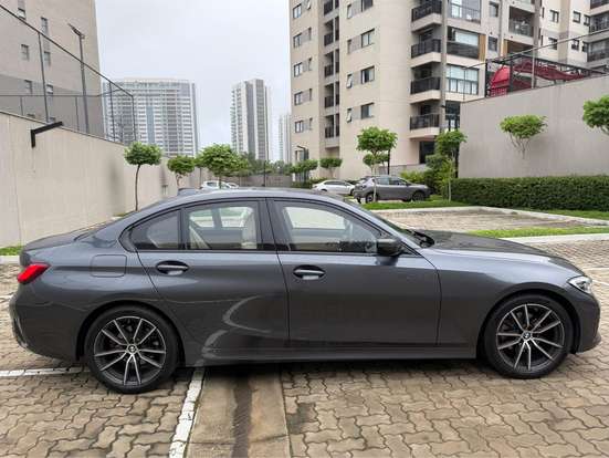 BMW-320i-2020