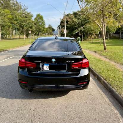BMW-320i-2018