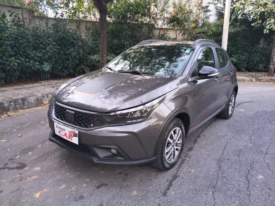 FIAT ARGO 1.3 FIREFLY FLEX TREKKING CVT FIAT ARGO 1.3 FIREFLY FLEX TREKKING CVT