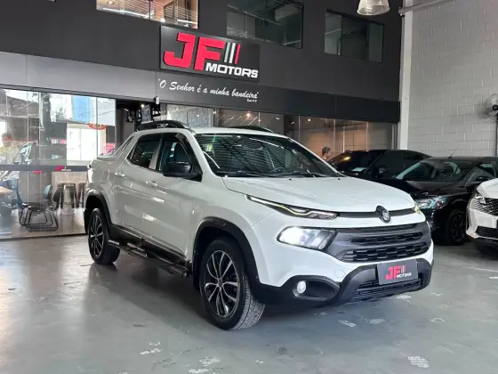 FIAT TORO 2.0 16V TURBO DIESEL ULTRA 4WD AT9 FIAT TORO 2.0 16V TURBO DIESEL ULTRA 4WD AT9