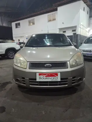 FORD FIESTA 1.6 MPI HATCH 8V FLEX 4P MANUAL FORD FIESTA 1.6 MPI HATCH 8V FLEX 4P MANUAL