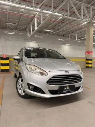 FORD FIESTA 1.6 SE HATCH 16V FLEX 4P POWERSHIFT FORD FIESTA 1.6 SE HATCH 16V FLEX 4P POWERSHIFT