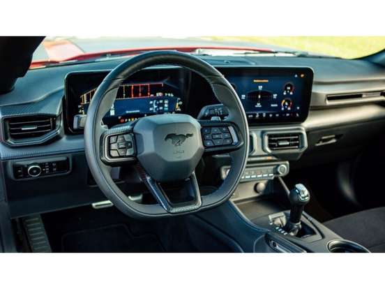 FORD-MUSTANG-2025
