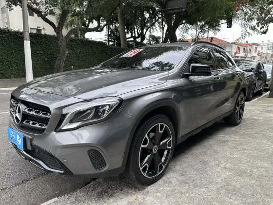 MERCEDES-BENZ GLA 200 1.6 CGI FLEX NIGHT 7G-DCT