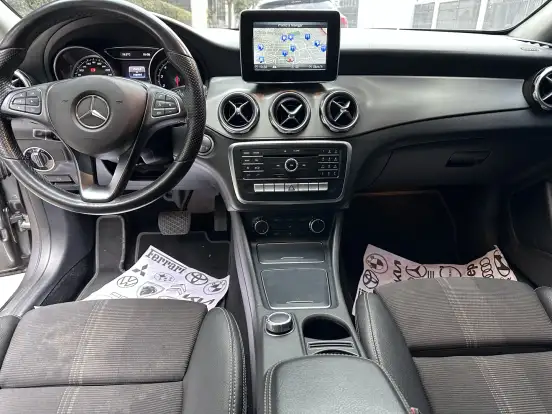 MERCEDES-BENZ-GLA 200-2018