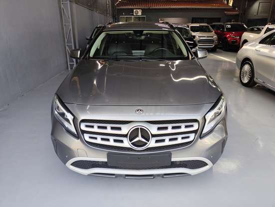 MERCEDES-BENZ-GLA 200-2019