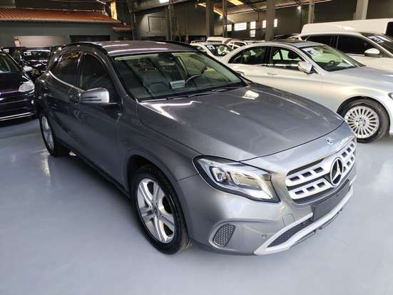 MERCEDES-BENZ-GLA 200-2019