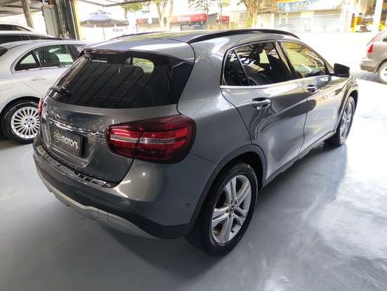 MERCEDES-BENZ-GLA 200-2019