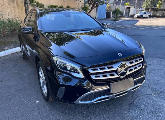 Mercedes-Benz GLA 200 1.6 CGI Flex Advance 7G-DCT
