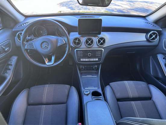 MERCEDES-BENZ-GLA 200-2019
