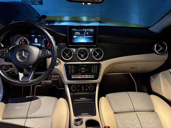 MERCEDES-BENZ-GLA 200-2019