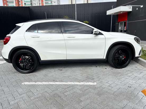MERCEDES-BENZ-GLA 200-2019