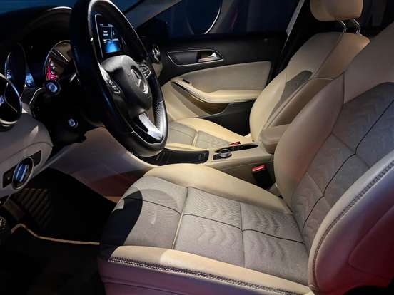 MERCEDES-BENZ-GLA 200-2019
