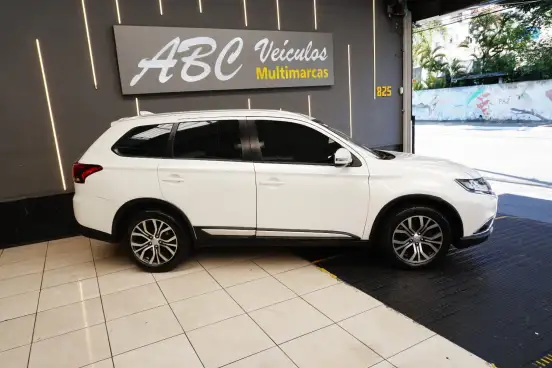 MITSUBISHI-OUTLANDER-2016