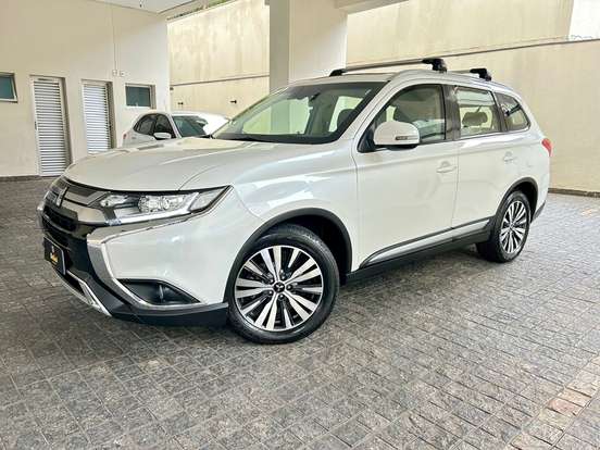 MITSUBISHI-OUTLANDER-2021