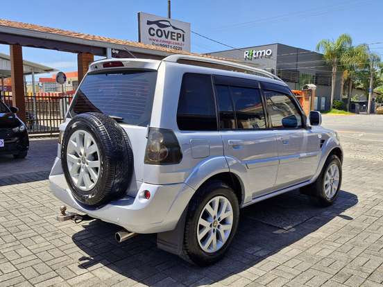 MITSUBISHI-PAJERO TR4-2.0 4X4 16V 140CV FLEX 4P AUTOMÁTICO MITSUBISHI-PAJERO TR4-2010