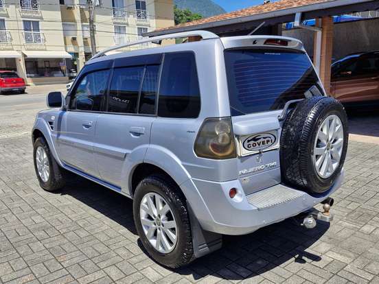 MITSUBISHI-PAJERO TR4-2.0 4X4 16V 140CV FLEX 4P AUTOMÁTICO MITSUBISHI-PAJERO TR4-2010