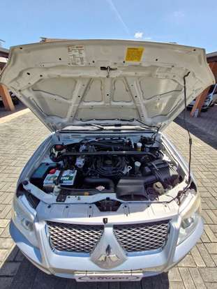 MITSUBISHI-PAJERO TR4-2010