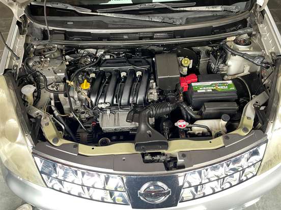 NISSAN-LIVINA-2011