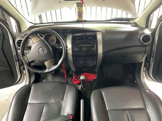 NISSAN-LIVINA-1.6 SL 16V FLEX 4P MANUAL NISSAN-LIVINA-2011