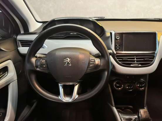 PEUGEOT-208-2016