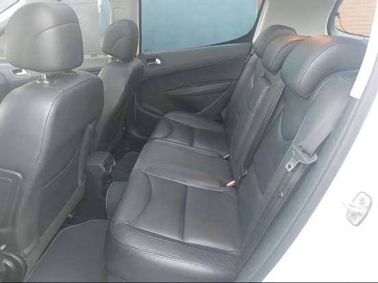 PEUGEOT-308-2011