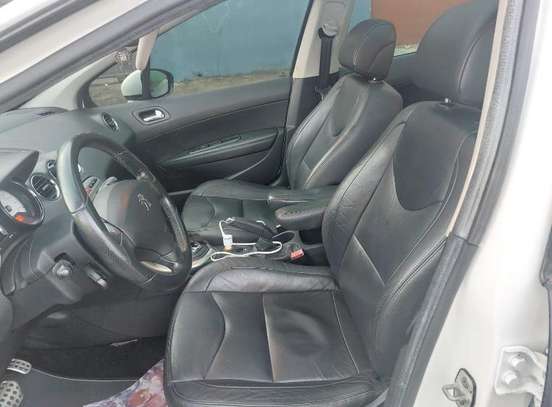 PEUGEOT-308-2011