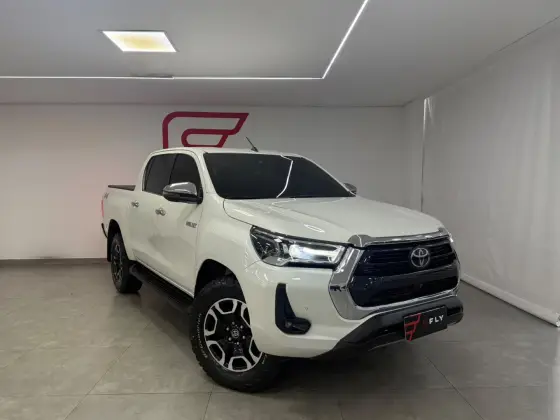 TOYOTA HILUX 2.8 D-4D TURBO DIESEL CD SRX 4X4 AUTOMÁTICO TOYOTA HILUX 2.8 D-4D TURBO DIESEL CD SRX 4X4 AUTOMÁTICO