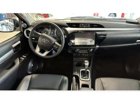 TOYOTA-HILUX-2.8 D-4D TURBO DIESEL CD SRV 4X4 AUTOMÁTICO TOYOTA-HILUX-2026